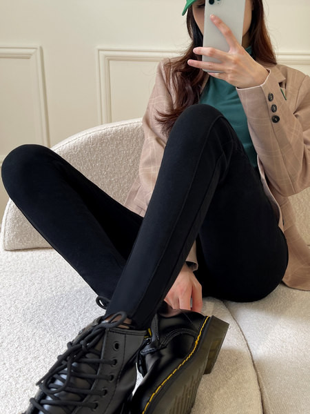 Naiste vabaaja retuusid kõrge vöökohaga, puhas mudel