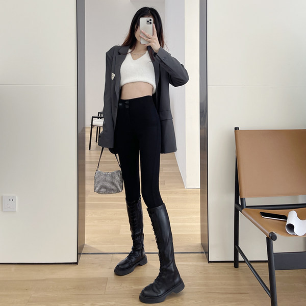 Naiste säärised - mitu mudelit