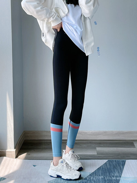 Naiste spordiretuusid jooga jaoks