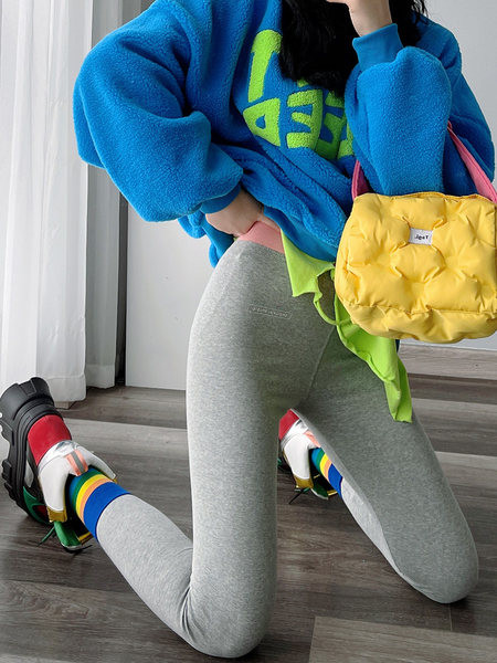 Καθημερινό γυναικείο κολάν με ψηλή μέση και την επιγραφή νέο μοντέλο