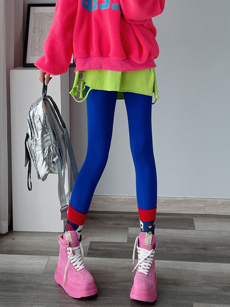 Lihtne mudel naiste retuusid kõrge vöökohaga, mis sobivad igapäevaseks kasutamiseks