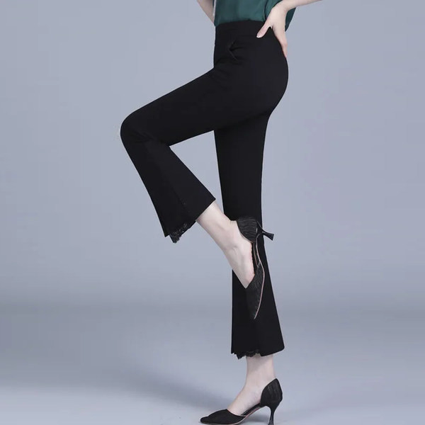 Naiste lõhikute ja pitsiga retuusid