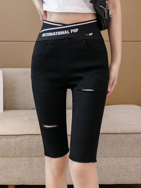 Naiste retuusid kirja ja rebenenud motiividega