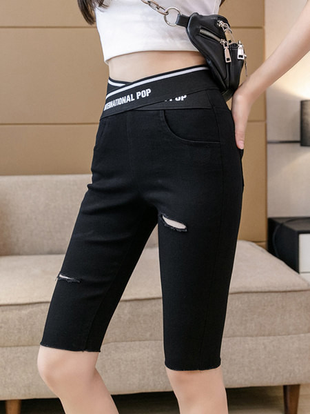 Naiste retuusid kirja ja rebenenud motiividega