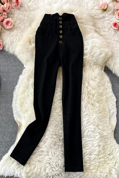 Moodsad kõrge vöökoha ja nööpidega naiste retuusid