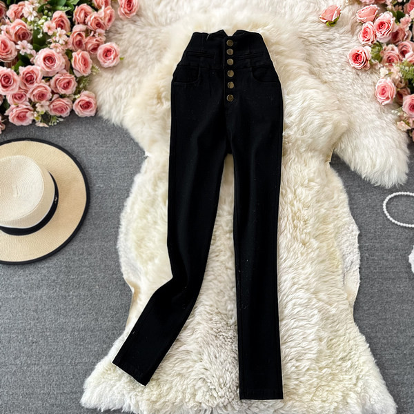 Moodsad kõrge vöökoha ja nööpidega naiste retuusid