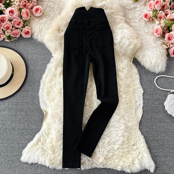 Moodsad kõrge vöökoha ja nööpidega naiste retuusid