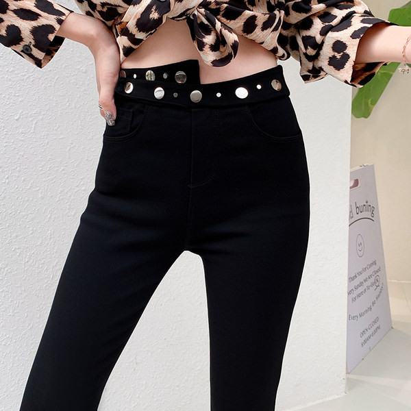 Moodsad kõrge vöökoha ja metallelemendiga naiste retuusid