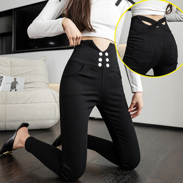 Novi model ženskih elastičnih tajica u crnoj boji