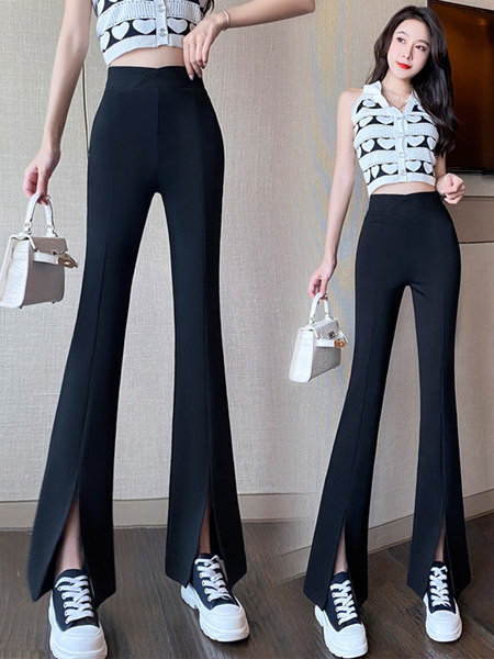 Naiste stiilsed kõrge vöökoha ja lõhikutega retuusid säärtel