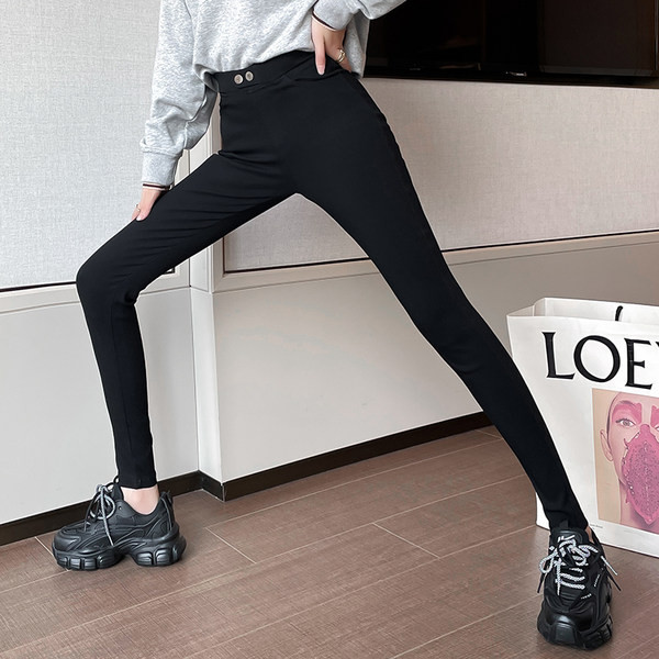 Naiste nööpidega retuusid - musta värvi