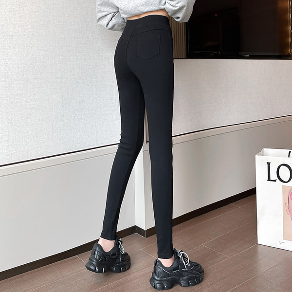 Naiste nööpidega retuusid - musta värvi