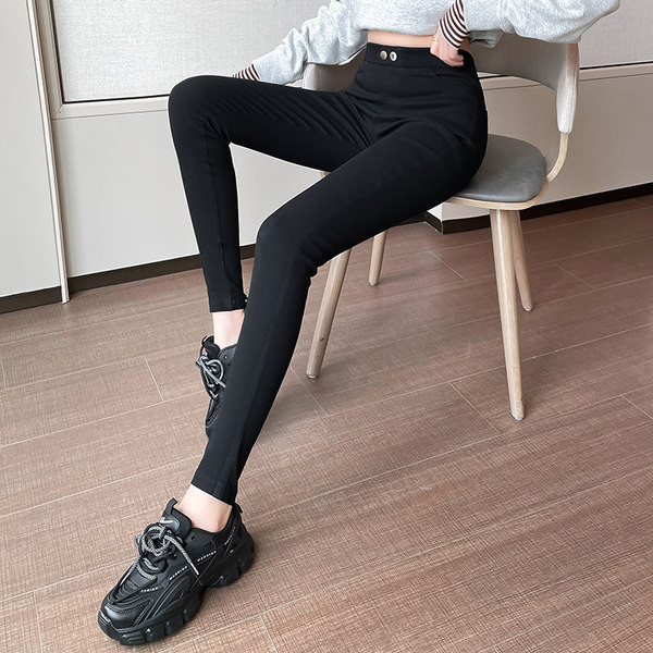 Naiste nööpidega retuusid - musta värvi