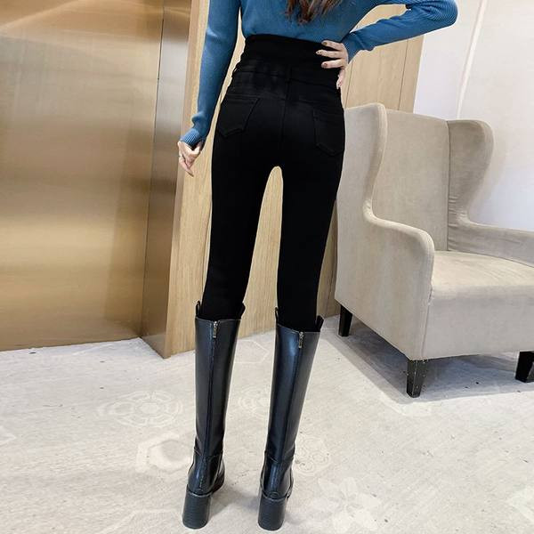 Moodsad kõrge vöökohaga naiste retuusid – musta värvi