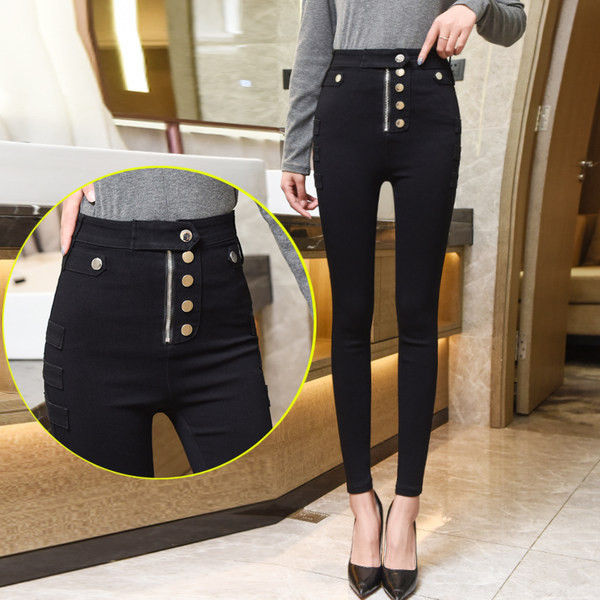 Naiste liibuv kiil asümmeetrilise kinnituse ja nööpidega