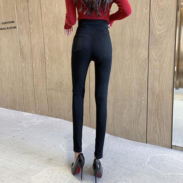 Igapäevane kiil tõmbluku ja nööpidega