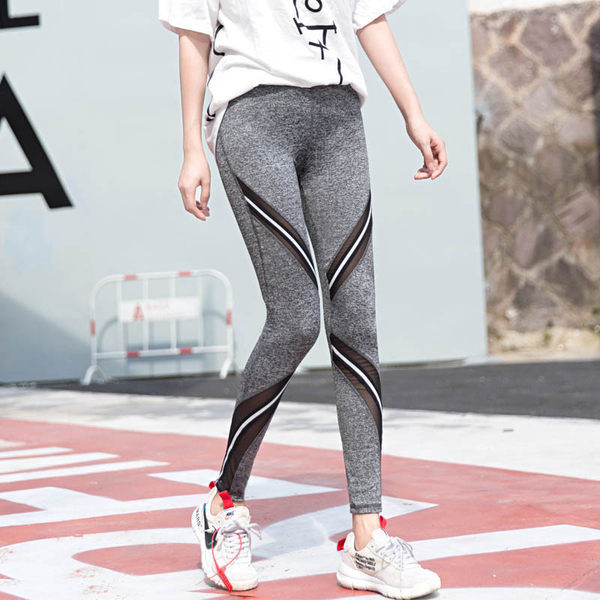 Naiste spordiretuusid kirja ja kõrge vöökohaga uus mudel