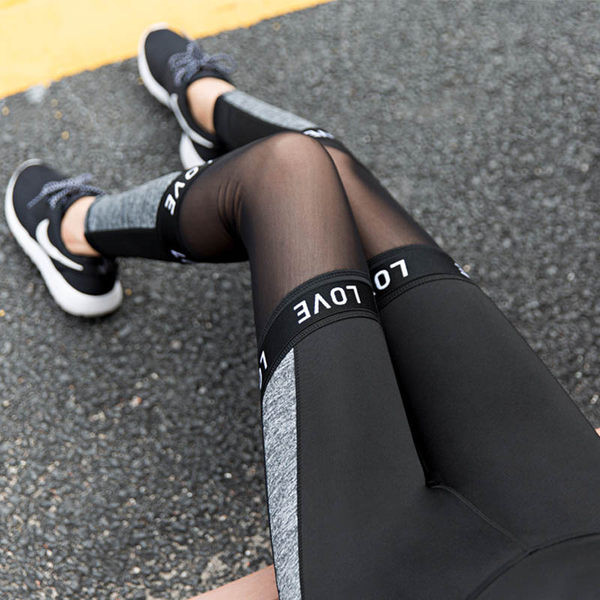 Naiste spordiretuusid kirja ja kõrge vöökohaga uus mudel