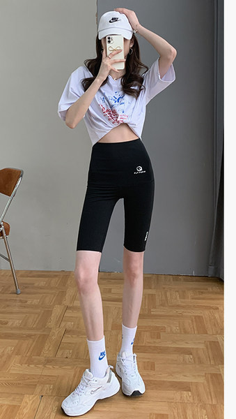 Lühikesed kõrge vöökohaga spordiretuusid kirjadega