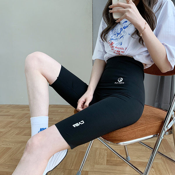 Lühikesed kõrge vöökohaga spordiretuusid kirjadega