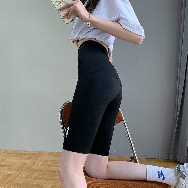 Lühikesed kõrge vöökohaga spordiretuusid kirjadega