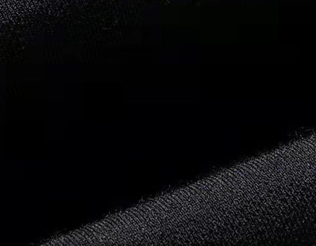 Moodsad lõhikute ja kirjaga naiste retuusid