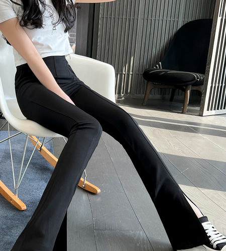 Moodsad lõhikute ja kirjaga naiste retuusid