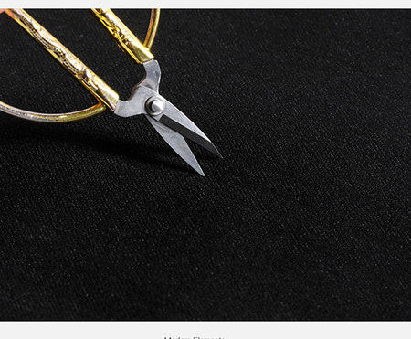 Naiste musta värvi rebenenud motiividega retuusid