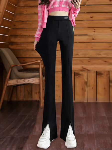 Naiste retuusid kõrge vöökohaga ja lõhikutega säärtel