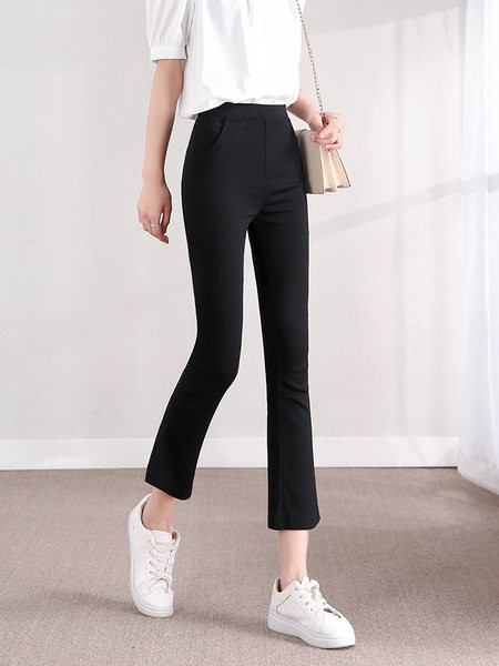 Moodsad lõhikute ja kõrge vöökohaga naiste retuusid