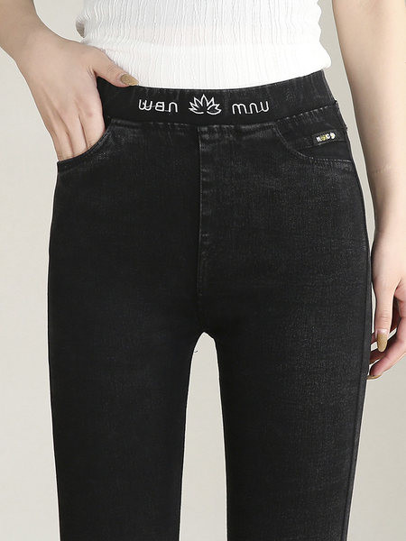 Naiste elastsed retuusid kõrge vöökoha ja tikitud tekstiga