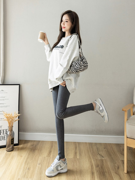 Νέο μοντέλο γυναικείου αθλητικού κολάν με κεντητή επιγραφή