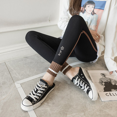 Igapäevased kõrge vöökohaga naiste säärised – mitut värvi