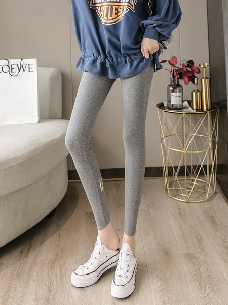 Naiste igapäevased kirjadega retuusid