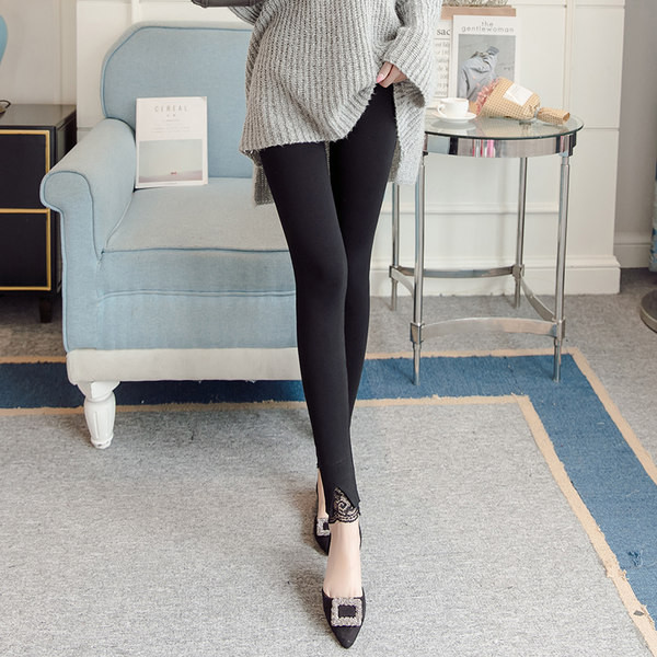 Naiste vabaaja retuusid pitsiga