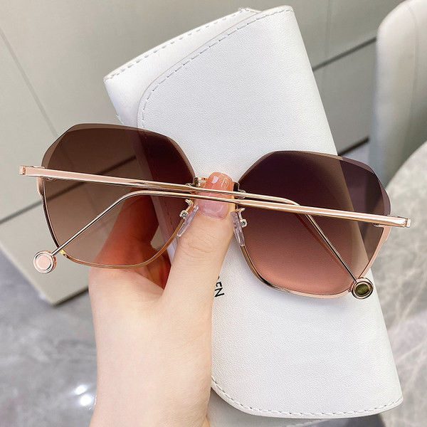 Naiste värviliste klaaside ja UV-kaitsega päikeseprillid