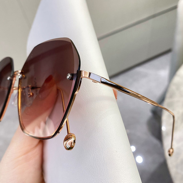 Naiste värviliste klaaside ja UV-kaitsega päikeseprillid