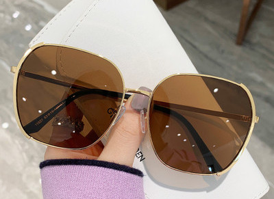 Γυναικεία γυαλιά ηλίου με λεπτό σκελετό