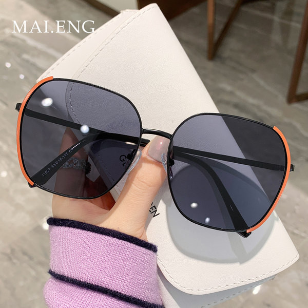 Γυναικεία γυαλιά ηλίου με λεπτό σκελετό