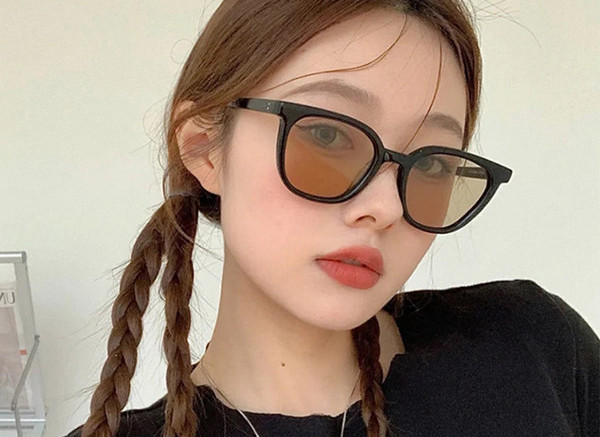 Ležerne ženske sunčane naočale s tankim okvirom