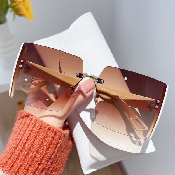 Naiste kandilised värviliste klaasidega prillid uus mudel