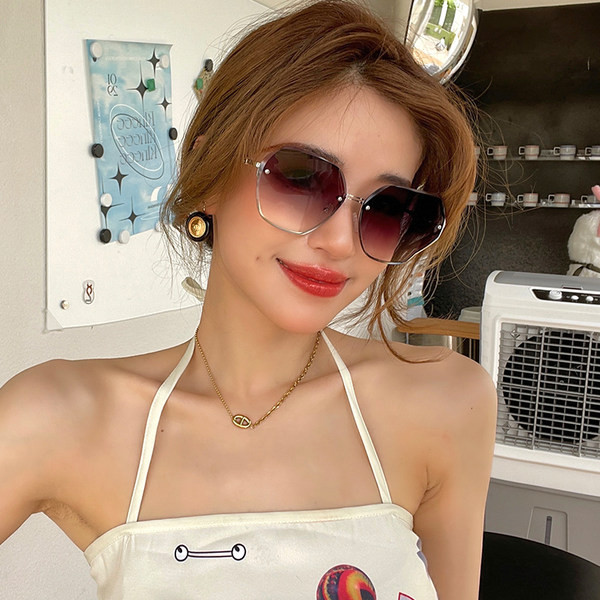 Νέο μοντέλο γυναικεία γυαλιά με χρυσό σκελετό