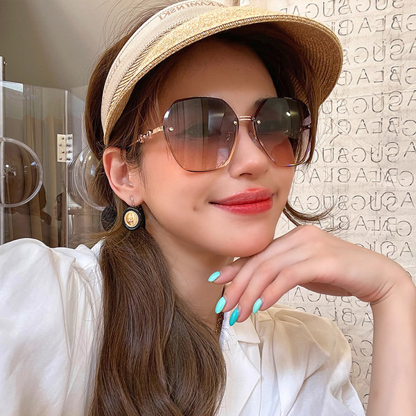 Νέο μοντέλο γυναικεία γυαλιά με χρυσό σκελετό