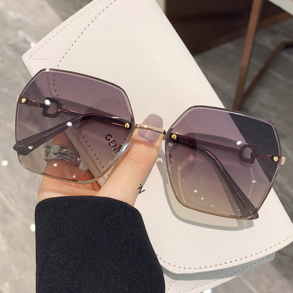 Naiste kaasaegsed UV-kaitsega prillid