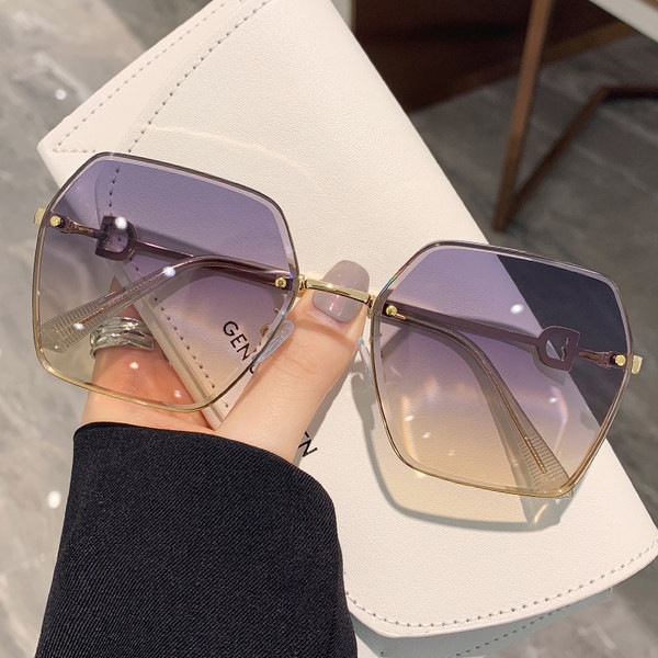 Naiste kaasaegsed UV-kaitsega prillid