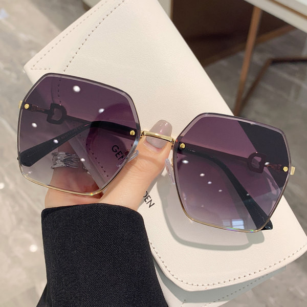 Naiste kaasaegsed UV-kaitsega prillid