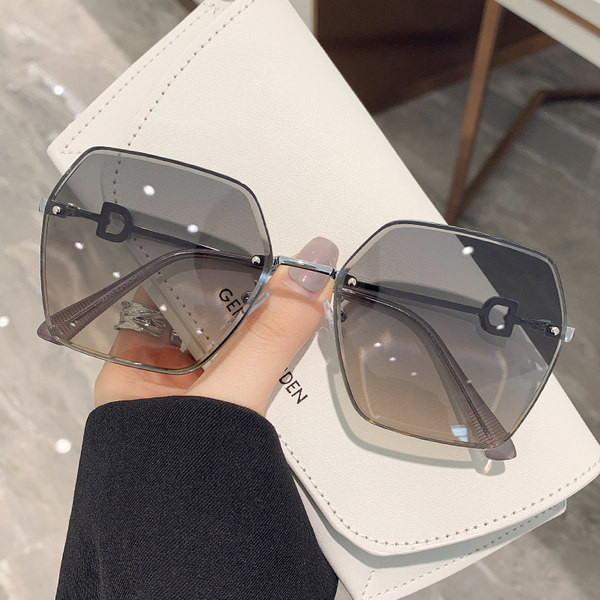 Naiste kaasaegsed UV-kaitsega prillid