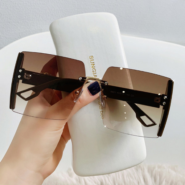 Τετράγωνα γυαλιά ηλίου