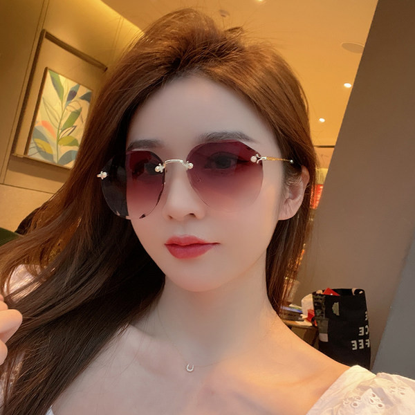 Õhukeste raamidega ja UV-kaitsega naiste prillid