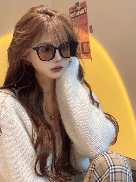 Naiste õhukeste raamidega prillid ja värvilised prillid